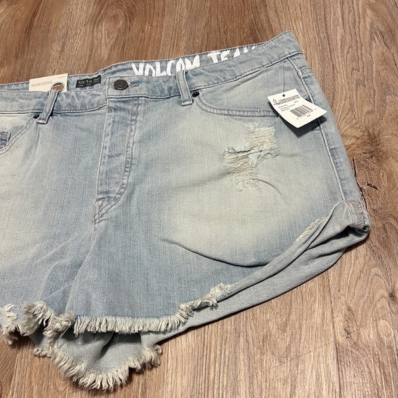 Volcom Women's 1991 Rolled Shorts Blue Drift Wash Shorts - Picture 7 of 12